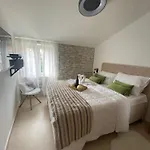 Cozy Seaview Retreat