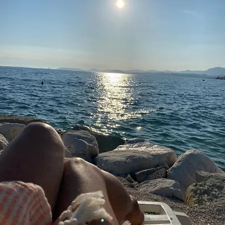 Cozy Seaview Retreat Lägenhet