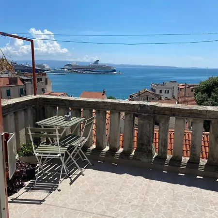 Апартаменты Cozy Seaview Retreat Сплит