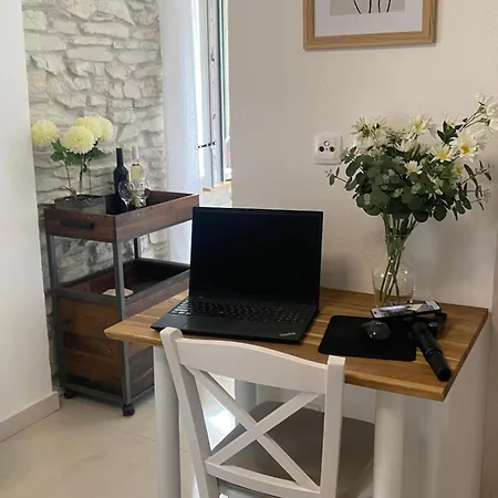 Cozy Seaview Retreat Апартаменты