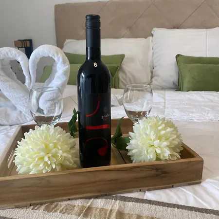 Cozy Seaview Retreat Lägenhet