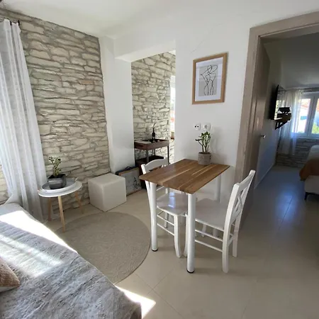 Cozy Seaview Retreat *
