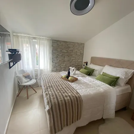 Cozy Seaview Retreat