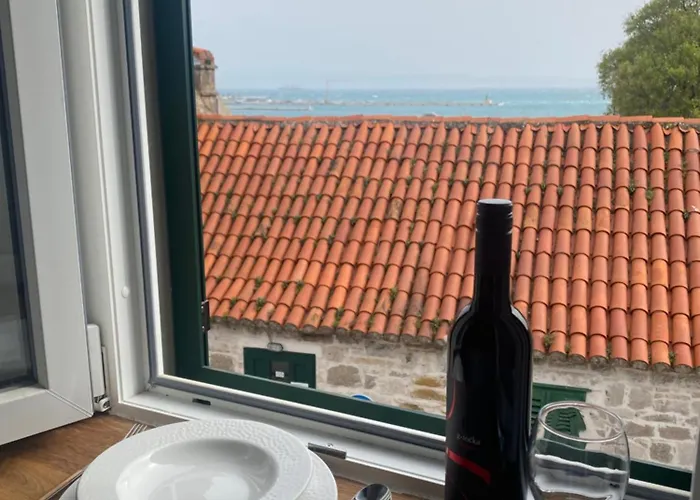 Cozy Seaview Retreat Daire Split