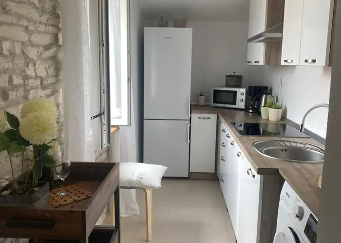 Daire Cozy Seaview Retreat *